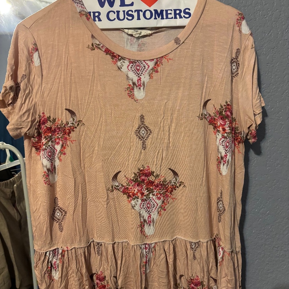 Entro top, reads size small but fits like M-L